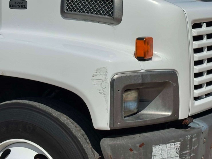 2008-gmc-7500-image-40