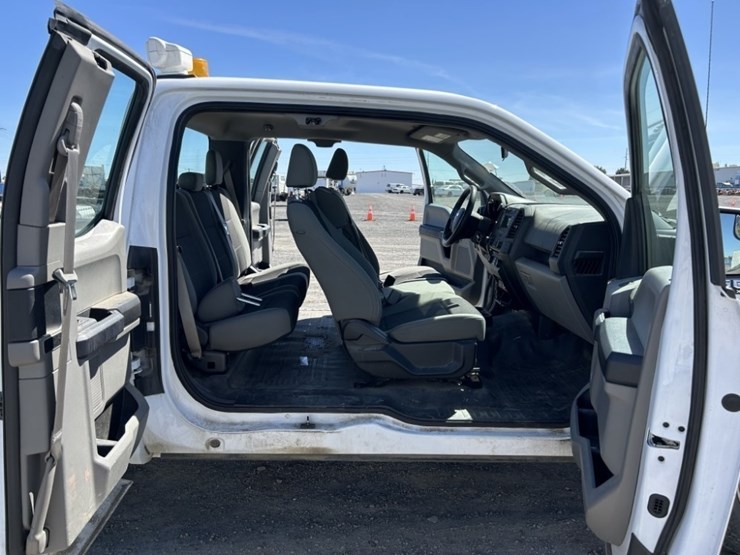 2016-ford-f150-xl-image-30