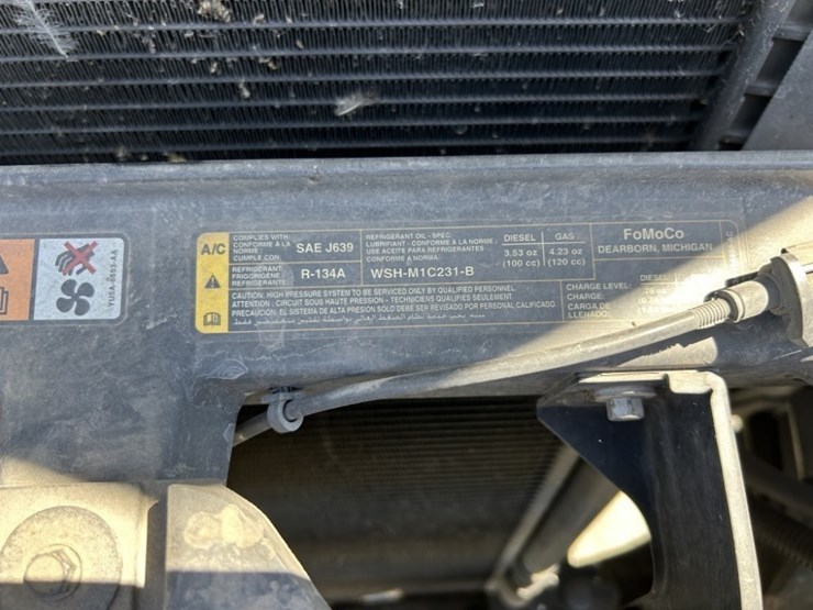 2015-ford-f350-sd-image-43
