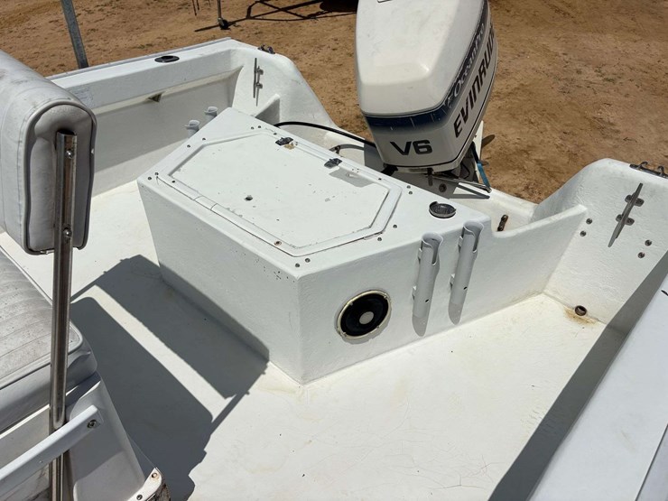 18'-cape-horn-center-console-fiberglass-bay-boat-image-32