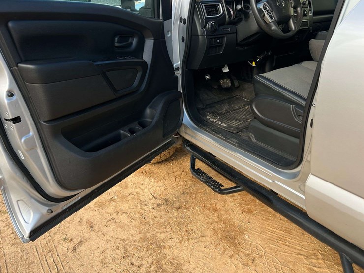 2016-nissan-titan-image-13