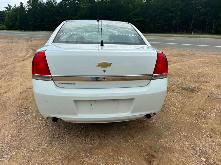 2015-chevrolet-caprice-police-package-4-door-sedan-6.0l-v8-(130,580-miles)-image-6