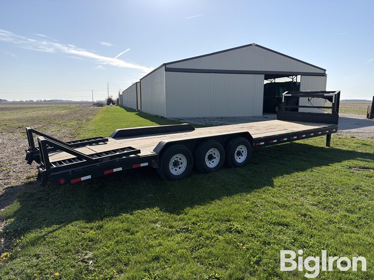 2009-load-max-tri/a-gooseneck-flatbed-trailer-image-5