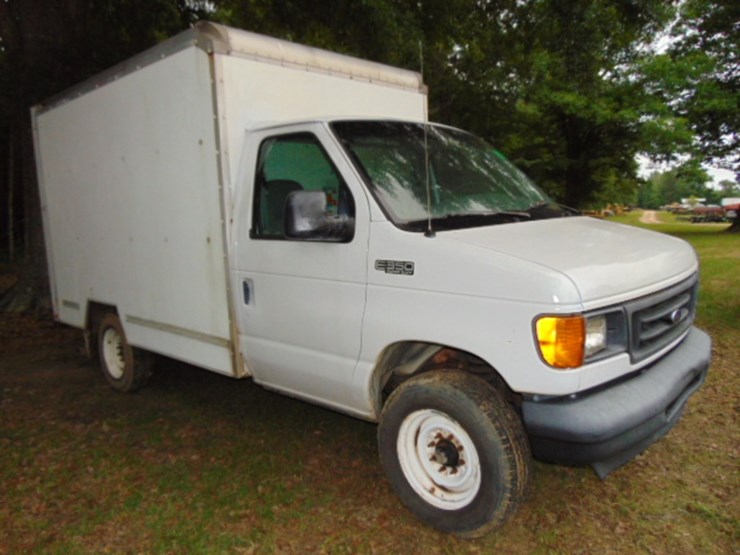 2005-ford-e350-image-2