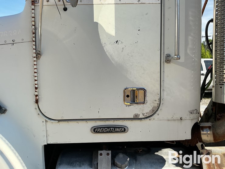 2000-freightliner-fld120-image-20