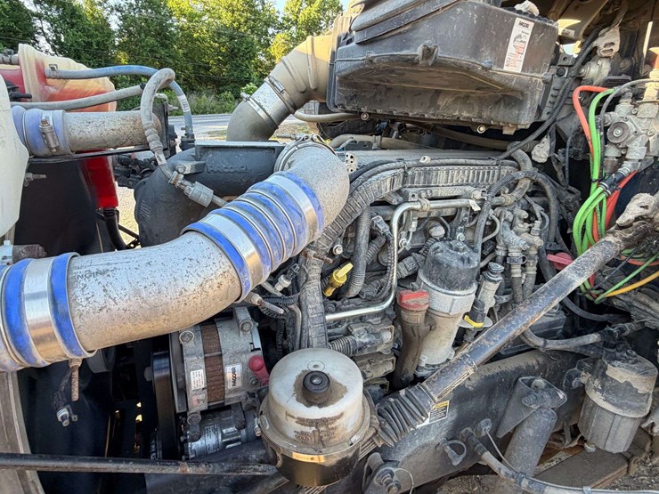 2016-kenworth-t880-image-31