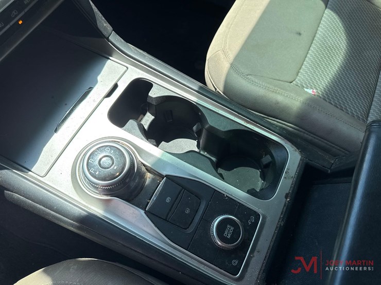2020-ford-explorer-image-16