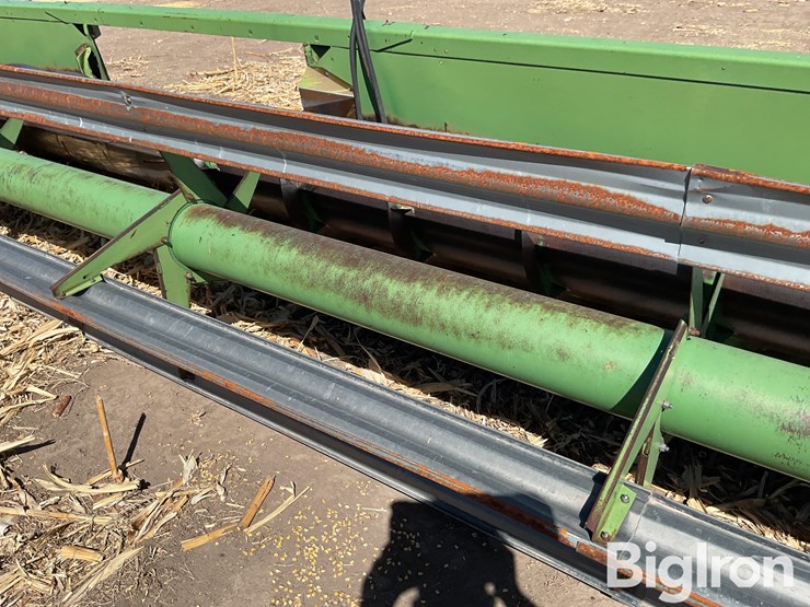 john-deere-230-image-12
