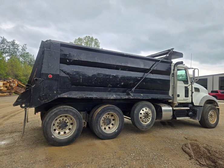 #24295-•-2011-mack-gu713-dump-truck-image-18
