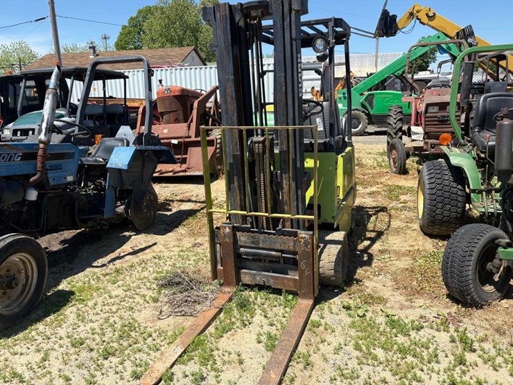 clark-gcs17-forklift-image-3