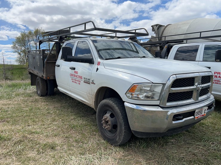 2014-dodge-3500-image-2