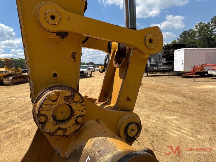 2022-caterpillar-336-image-10
