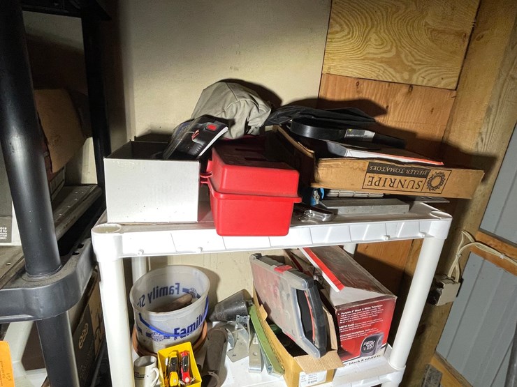 #7042-•-(2)-shelves-and-contents-image-10