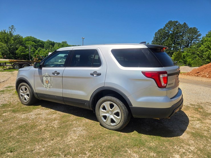 2016-ford-explorer-image-7