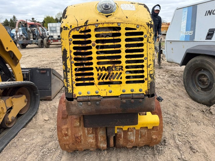 #3922-•-wacker-neuson-roller-compactor-image-4