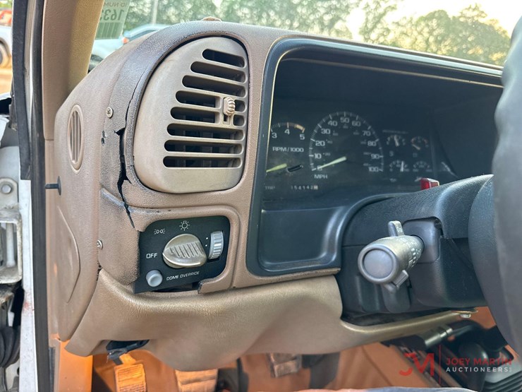 1995-chevrolet-cheyenne-3500-image-32