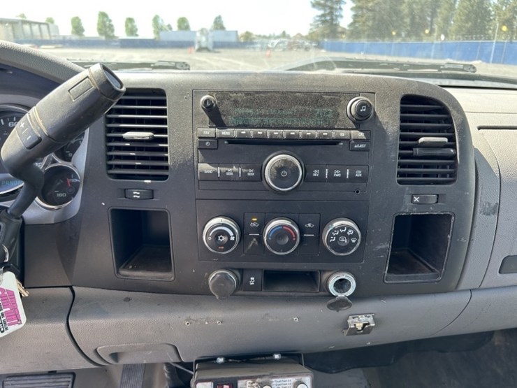 2012-chevrolet-silverado-2500-image-21