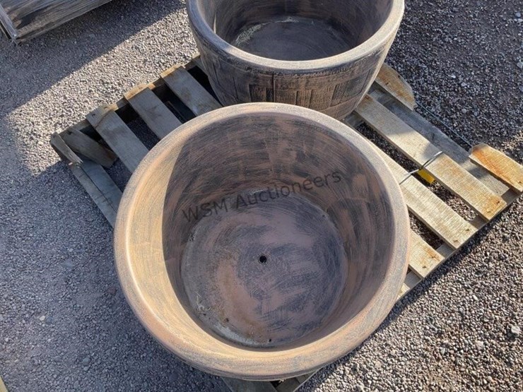 (2)-concrete-planters-image-4