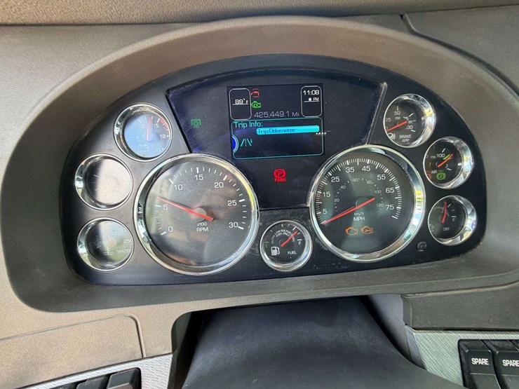 2016-kenworth-t880-image-30