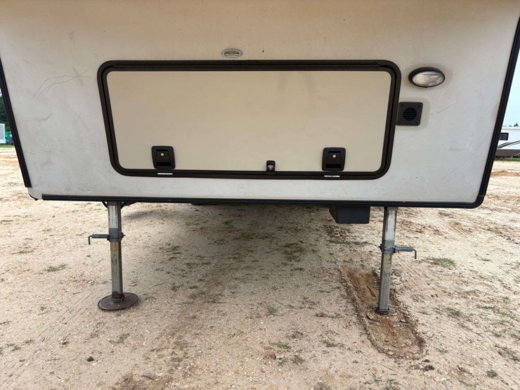 2015-forrest-river-crusader-5th-wheel-travel-trailer-image-25