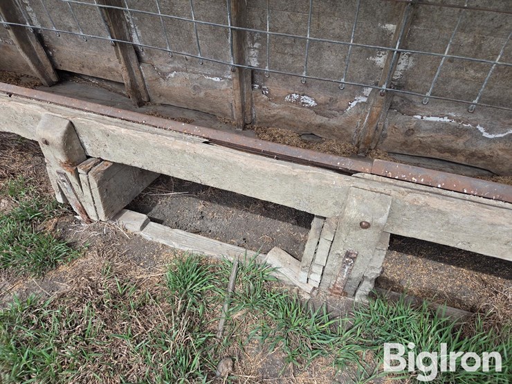 shop-built-wood-livestock-feeder-image-13