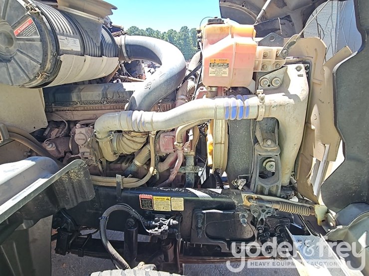 2021-mack-gr64f-image-25