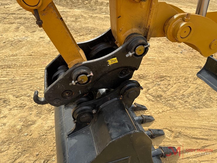 2021-caterpillar-305.5-image-12