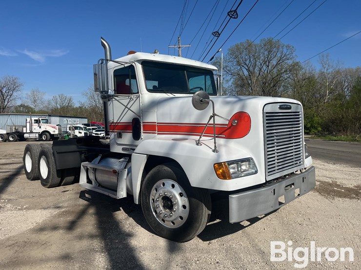1995-freightliner-fld120-image-3
