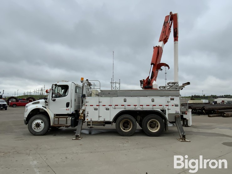 2016-freightliner-m2-106-image-16
