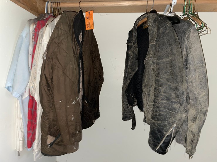 #7051-•-contents-of-clothing-rack-image-4
