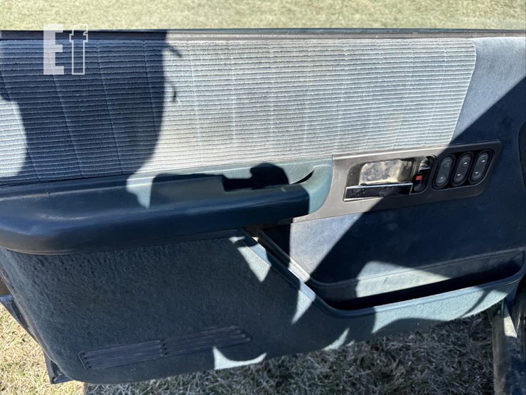 1990-chevrolet-silverado-1500-image-18