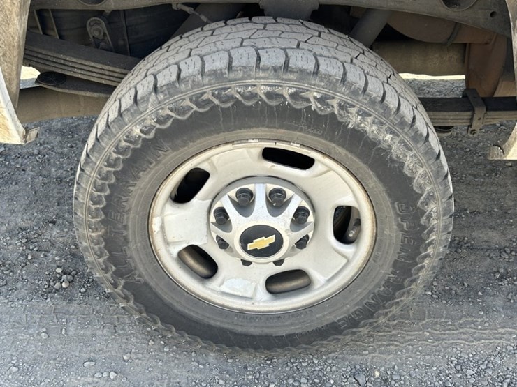 2012-chevrolet-silverado-2500-image-39
