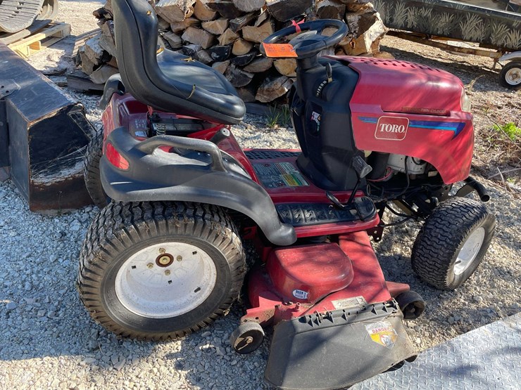 #6941-•-toro-riding-lawn-mower-image-1