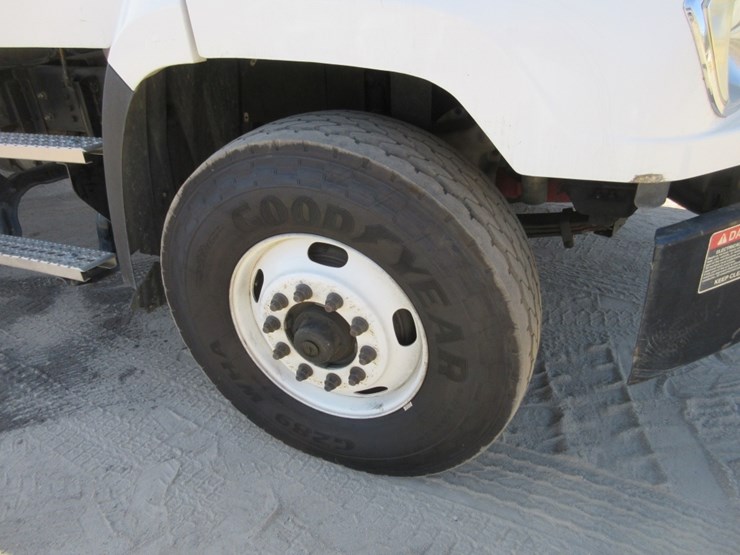 2016-freightliner-114sd-image-41