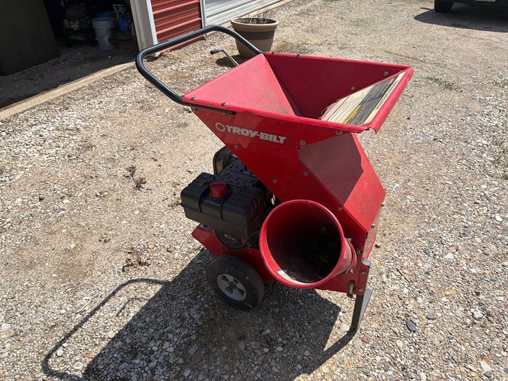 troy-bilt-10hp-wood-chipper/shredder-image-2