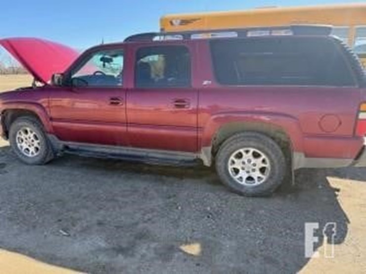 2004-chevrolet-suburban-image-1