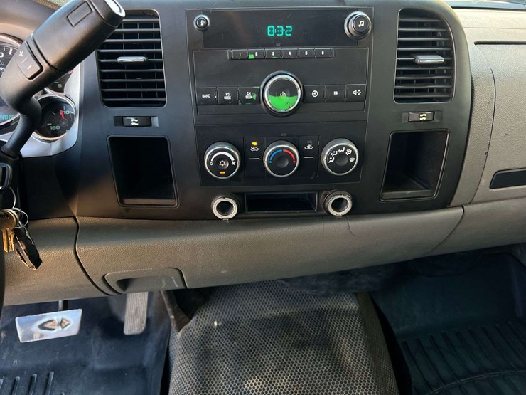 2013-chevrolet-silverado-3500hd-image-30