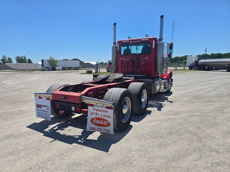 2007-peterbilt-379-image-19