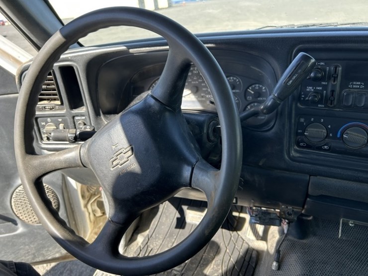 2002-chevrolet-silverado-3500-image-16