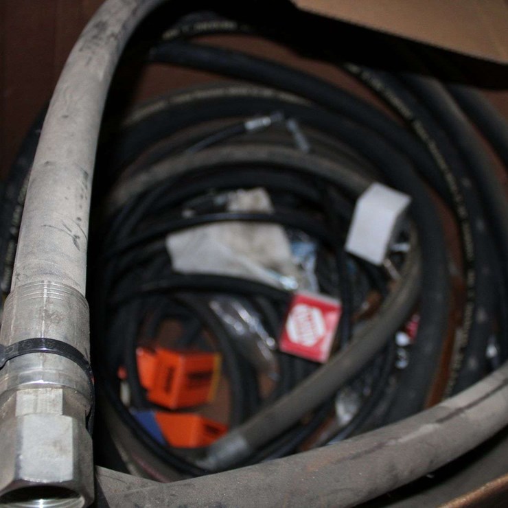 BOX OF HYDRAULIC HOSES