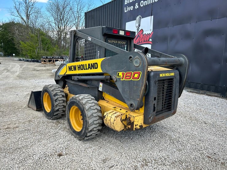 new-holland-l180-image-2
