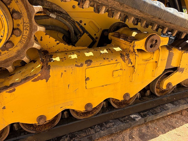 2021-caterpillar-279d3-image-27