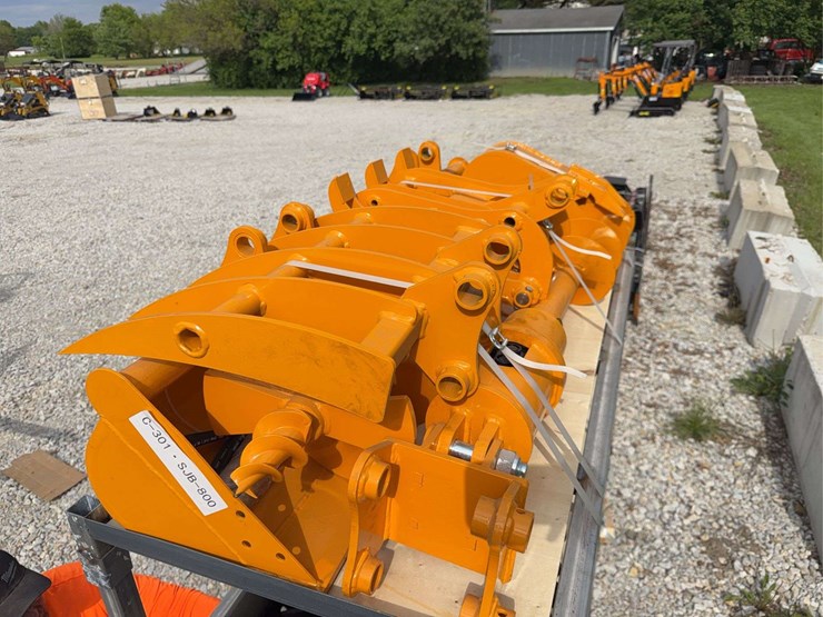 (8)-mini-excavator-attachments-image-5