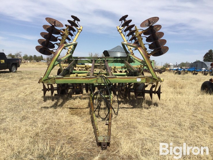john-deere-230-image-2
