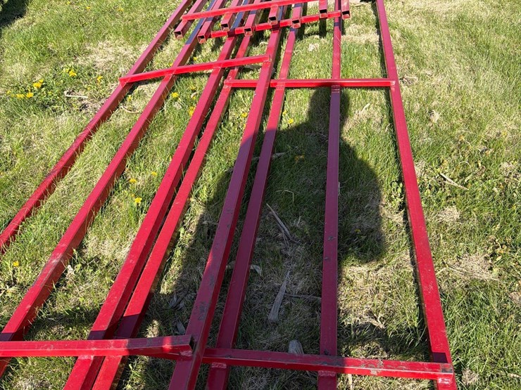 4-sections-of-4-bar-bunk-fencing-image-8