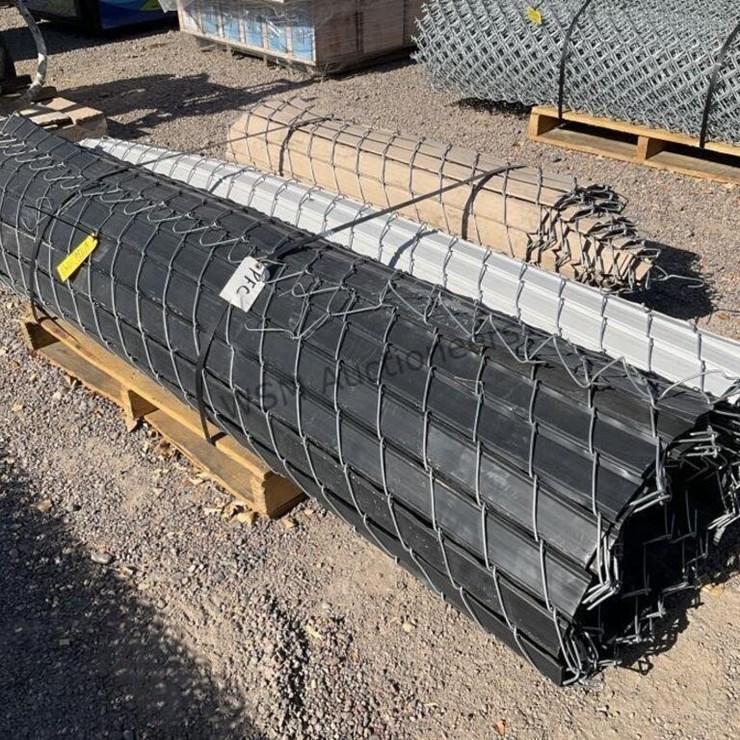 PALLET OF ASST 4FT & 8FT CHAINLINK W/ PRIVACY