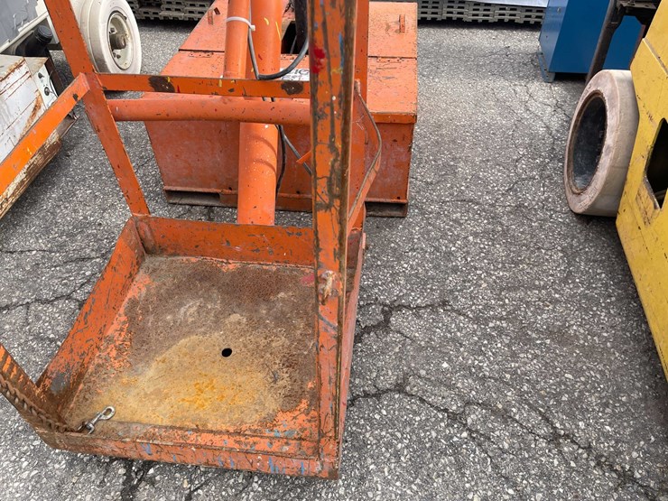 #9000-•-forklift-aerial-lift-bucket-(o7)-image-18