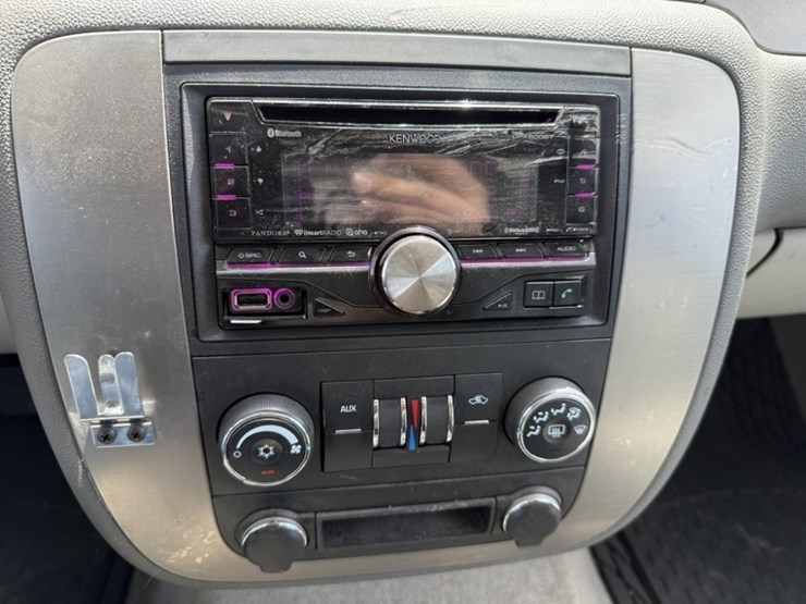 2007-chevrolet-suburban-2500-image-34