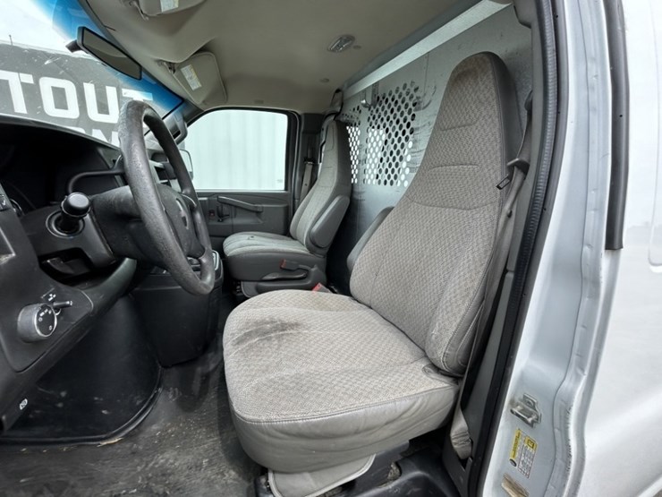 2016-gmc-savana-cargo-van-image-20