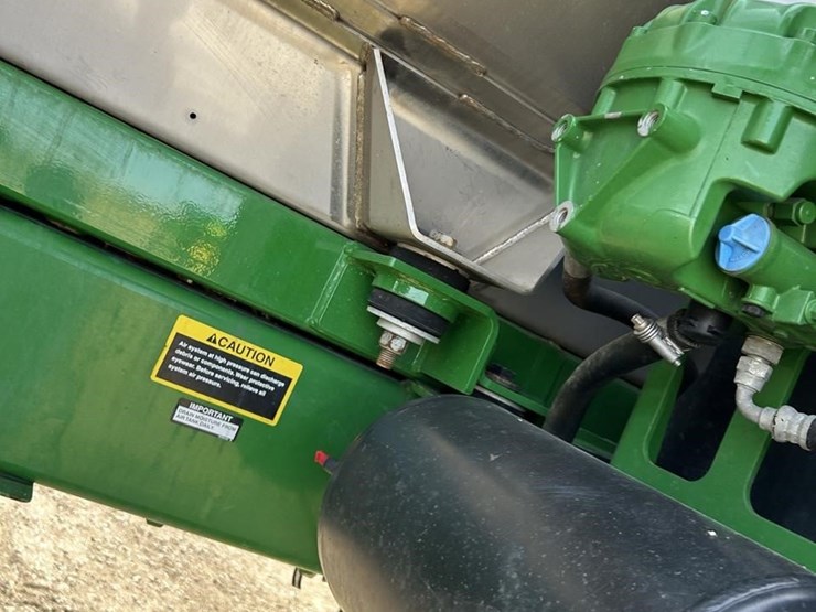 2020-john-deere-r4045-image-32